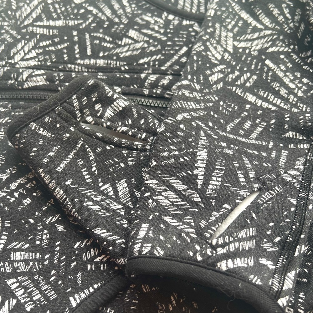 Lululemon Ivivva Jacket π©Ά - Picture 3 of 4